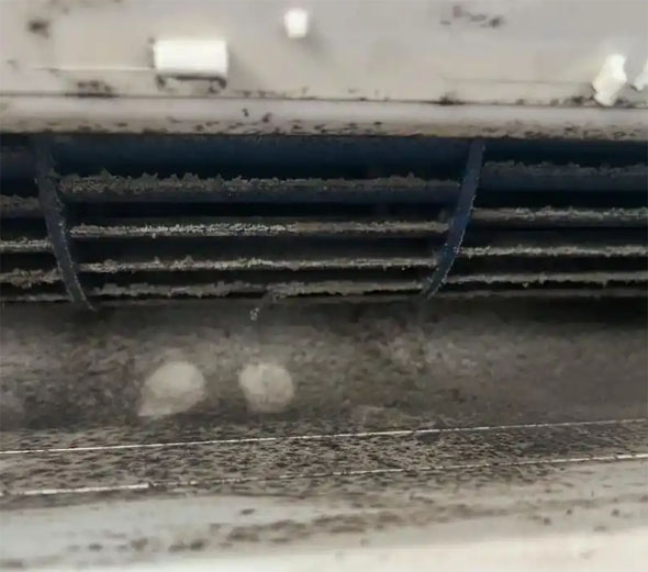 尉犁空调吹的风有股烧焦味是怎么回事